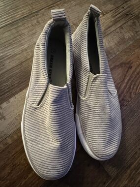 Dream Step Slip-On Loafers in Light grey Corduroy